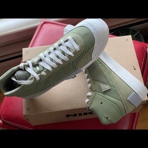 Nike Drop-Type Mid Dusty Olive Sz. 8